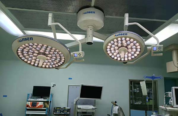 LED手术无影灯安装现场