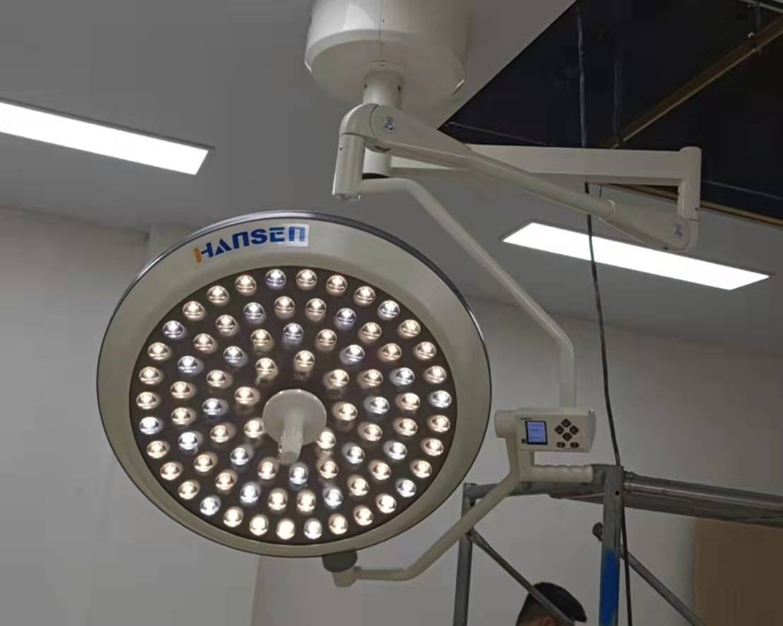 LED700手术灯